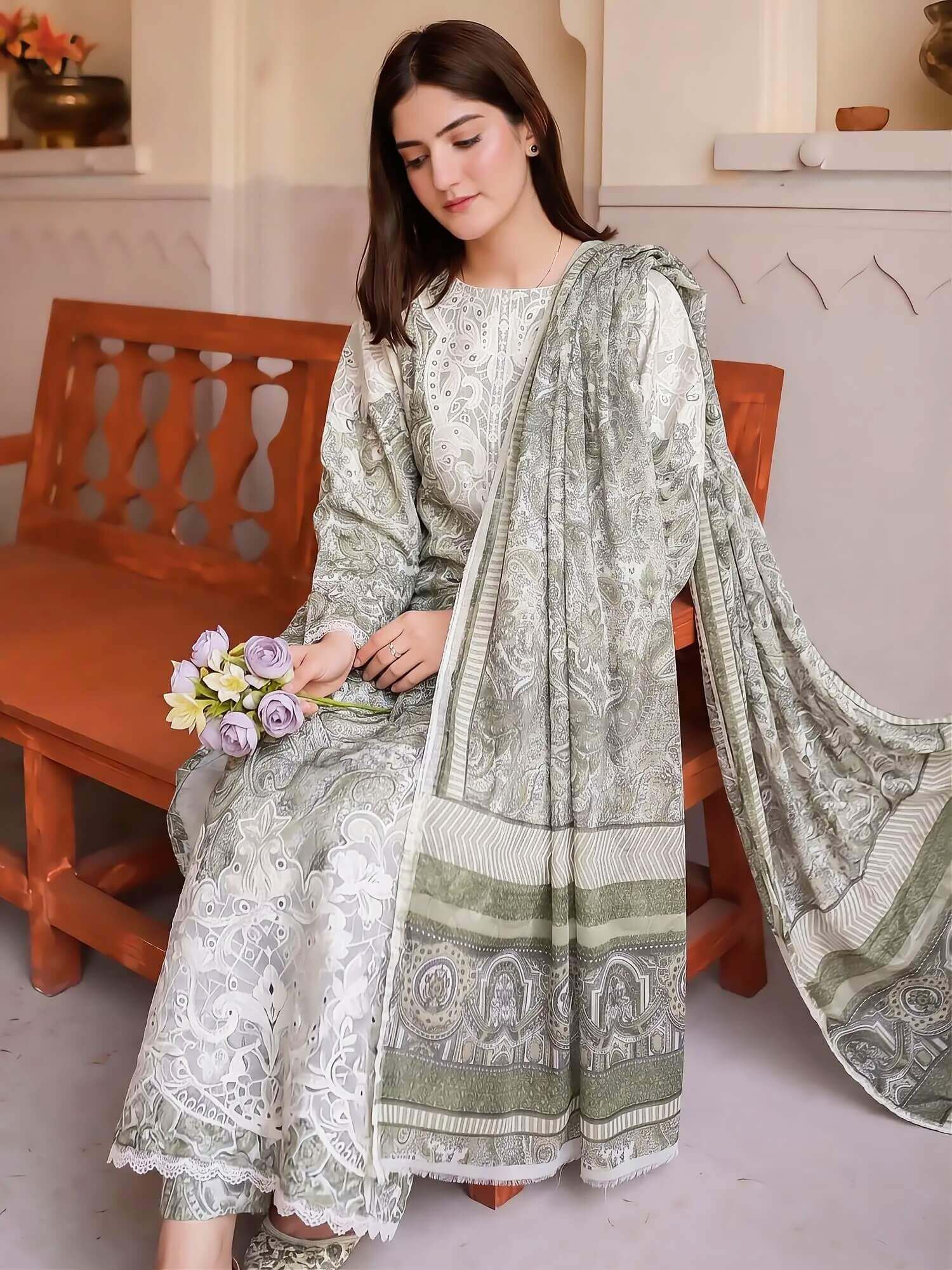 Noor – 3-Piece Floral Embroidered Suit
