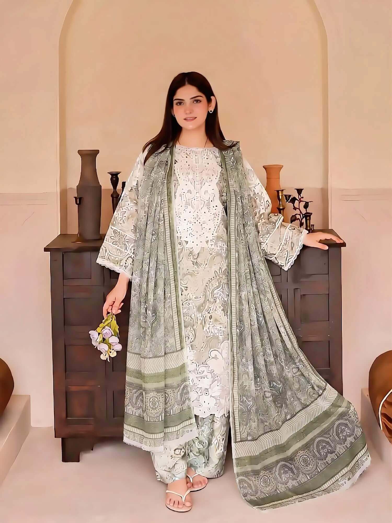 Noor – 3-Piece Floral Embroidered Suit